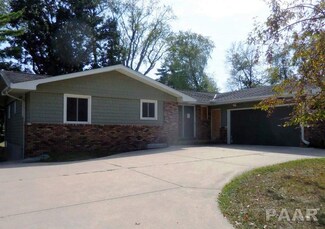 2114 W Newman Pkwy, Peoria, IL 61604