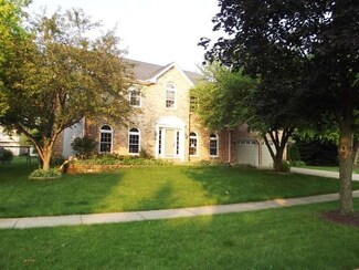 860 Raintree Dr, Naperville, IL 60540