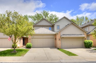 4896 Royal Cove Dr, Shelby Township, MI 48316