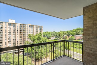 4500 S Four Mile Run Dr Unit 807, Arlington, VA 22204