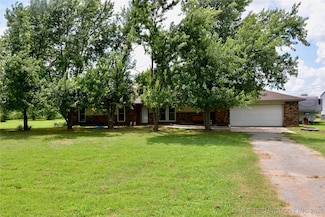 27855 S 170 Rd, Henryetta, OK 74437