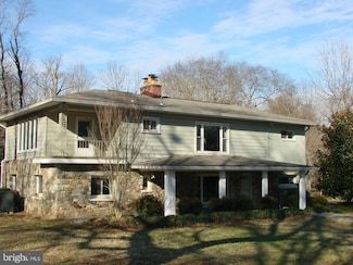 8110 Rugby Rd, Manassas Park, VA 20111