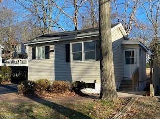 303 Knox Way, Hopatcong, NJ 07843