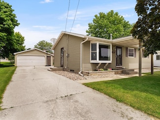 328 W Wilson St, Valders, WI 54245