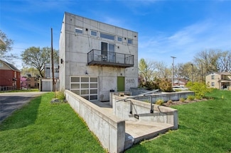 1610 Summit St, Kansas City, MO 64108