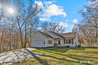 1875 Berrywood Dr SE, Lowell, MI 49331