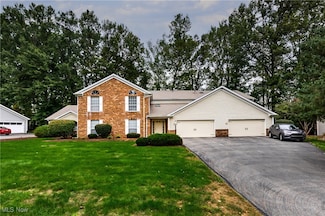 1324 Fox Run Dr, Youngstown, OH 44512