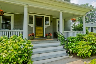 104 Longmeadow St, Longmeadow, MA 01106