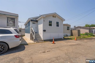 15 Spruce St, Moonachie, NJ 07074