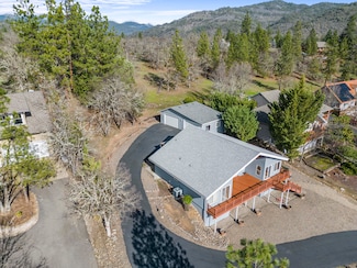 7431 Rogue River Dr, Shady Cove, OR 97539