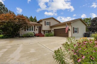 6603 Waldon Glens Ct, Clarkston, MI 48346