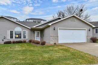 4493 Meadow Lakes Dr NW, Rochester, MN 55901
