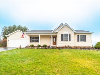 29 Berry Grove Ln, Brockport, NY 14420