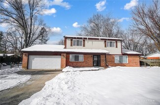 2031 Avon Dr, Beavercreek, OH 45431