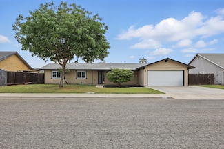 137 Holiday Way, Chowchilla, CA 93610