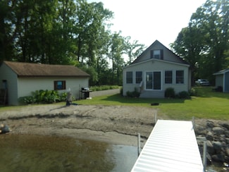 2005 Hemlock Rd, Quincy, MI 49082