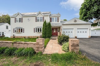 893 Riverside Dr, Methuen, MA 01844