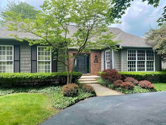 1303 E Erskine Manor Hill, South Bend, IN 46614