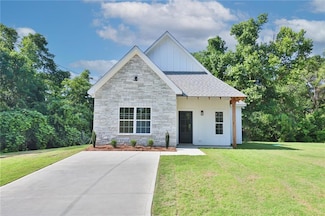 12 Thompson Ln, Phenix City, AL 36870