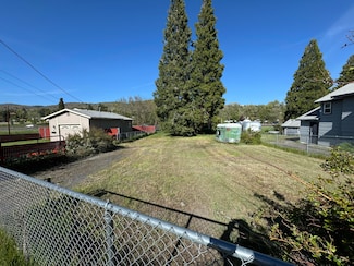 1807 Crescent Ave, Klamath Falls, OR 97601