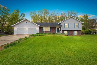 1394 Wellington Dr, Suamico, WI 54173