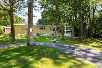 76 Hemlock St, Hampton, NH 03842