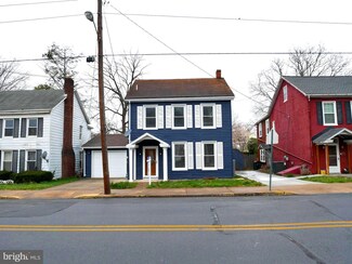 37 N Broad St, Waynesboro, PA 17268