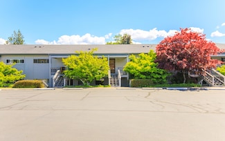 854 Twin Pines Cir Unit 4, Ashland, OR 97520