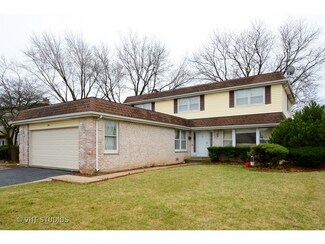 17 E Appletree Ln, Arlington Heights, IL 60004