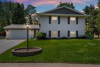 1401 Peachtree Dr, Valparaiso, IN 46383