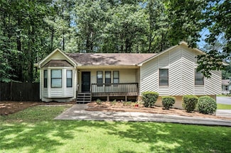 647 Sunshine Trace NW, Acworth, GA 30102