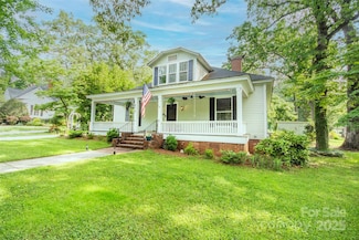 636 N Center St, Statesville, NC 28677