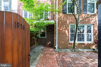 1956 N Cleveland St Unit 1, Arlington, VA 22201