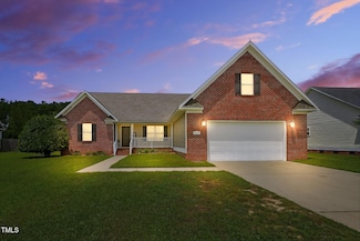 5908 Gentleman Dr, Hope Mills, NC 28348