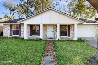 203 Crystal Ln, Lafayette, LA 70506