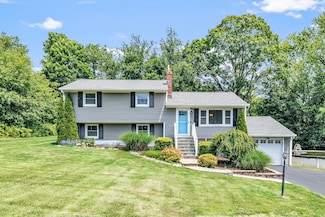 188 Park Ln, Trumbull, CT 06611