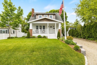 12 Dartmouth St, Hyannis, MA 02601