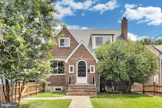 8209 Flower Ave, Takoma Park, MD 20912