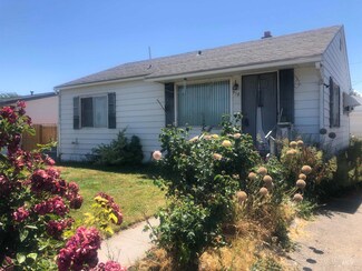 319 5th St, Filer, ID 83328
