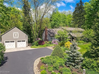 7700 Clarion Dr, Chagrin Falls, OH 44022