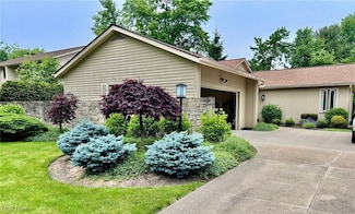 6577 Woodhawk Dr, Cleveland, OH 44124