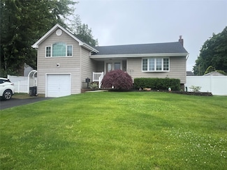 8 Primrose Ln, Kings Park, NY 11754