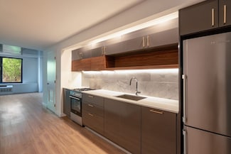 222 Johnson Ave Unit 6 r, Brooklyn, NY 11206