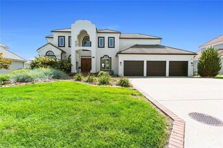 701 NE Shoreline Dr, Lees Summit, MO 64064