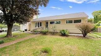 48 Flagg Ave, Warwick, RI 02886