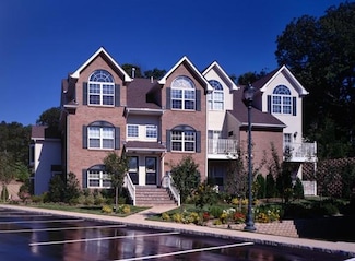 42 Pinnacle Dr Unit 42, Port Jefferson, NY 11777