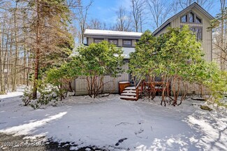1565 Crestview Ln, Pocono Pines, PA 18350