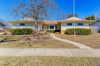 807 Brantwood Ave, Elk Grove Village, IL 60007