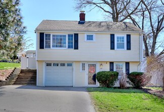 59 Park St, Melrose, MA 02176