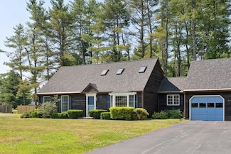 13 Cluf Bay Rd, Brunswick, ME 04011